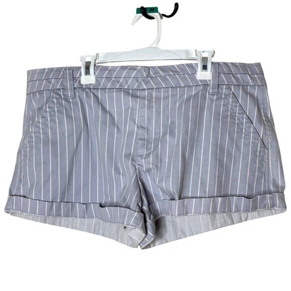 Tinsel Pants - Tinsel Gray White Pinstripe Shorts Size 29 Mid Rise Coastal Preppy Tailored